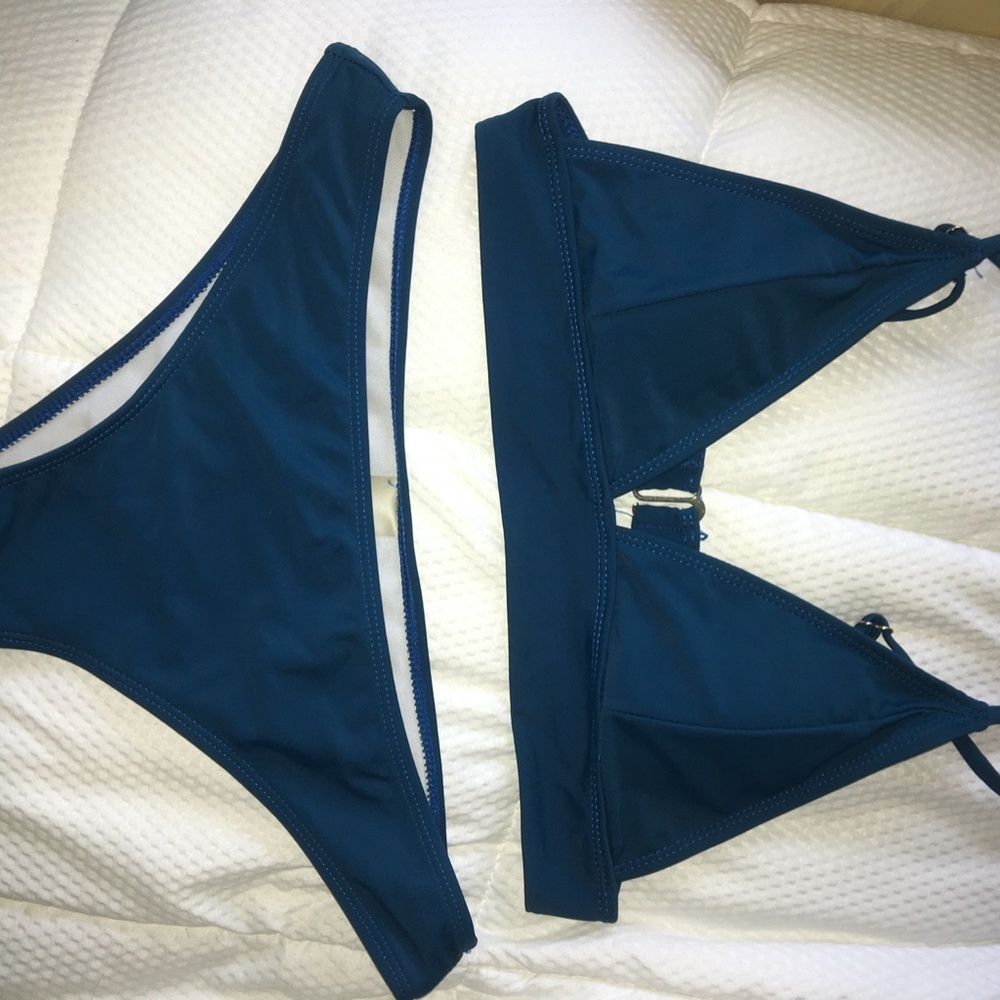 bikini - Picture 3 of 4